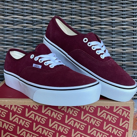 Vans WMNS Authentic Platfor
(Suede) Port Royale/True
VN0ARAVRJNR Platforms - Picture 13 of 16